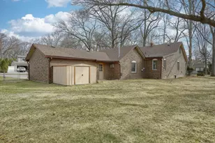 15641 Loveland St, Livonia, MI 48154 - Photo 7