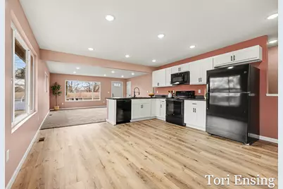 914 N Edgewood Street, Greenville, MI 48838 - Photo 3