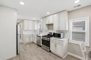 3995 Cresthaven Dr, Waterford, MI 48328 - Photo 9