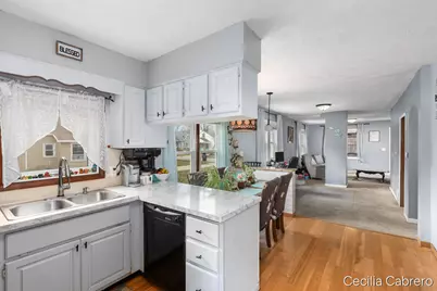 2304 Camden Avenue SW, Wyoming, MI 49519 - Photo 9