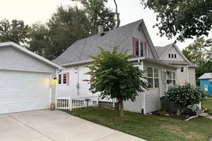 1008 Wayne St, Saint Joseph, MI 49085 - Photo 3