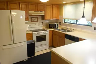 129 Balmoral Ct, Kalamazoo, MI 49006 - Photo 5