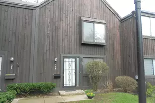 129 Balmoral Ct, Kalamazoo, MI 49006 - Photo 1