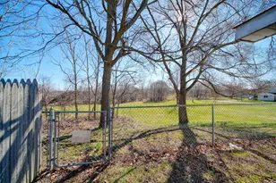 409 Bates St, Jackson, MI 49202 - Photo 37