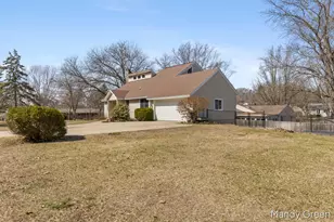 810 W South St, Greenville, MI 48838 - Photo 3