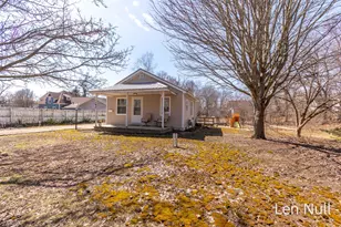 163 S York St, Belding, MI 48809 - Photo 3