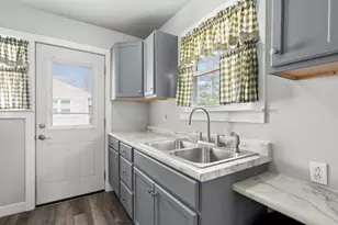 522 Lake Blvd, Paw Paw, MI 49079 - Photo 7