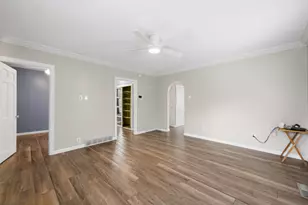 664 Riverbank St, Wyandotte, MI 48192 - Photo 5