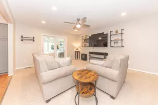 1075 Harold Cir, Ann Arbor, MI 48103 - Photo 5