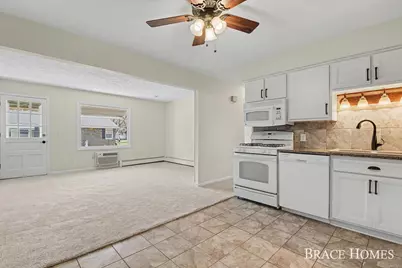 647 Blue Ash Drive SE, Grand Rapids, MI 49548 - Photo 9