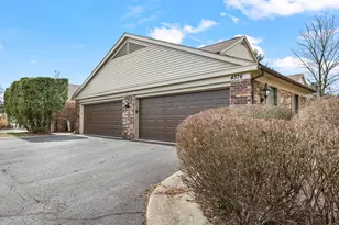 4376 Knightsbridge Ln, West Bloomfield, MI 48323 - Photo 3