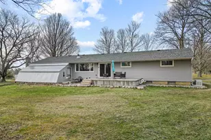 4090 Matthews Rd, Charlotte, MI 48813 - Photo 3