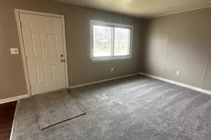 27051 Joan St, Taylor, MI 48180 - Photo 9