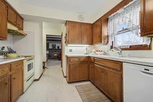 1958 Camille Dr SE, Grand Rapids, MI 49546 - Photo 7