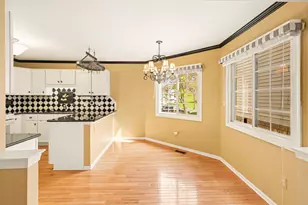 306 Pineknoll Ct, Brighton, MI 48116 - Photo 3