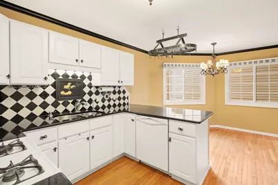 306 Pineknoll Court, Brighton, MI 48116 - Photo 5