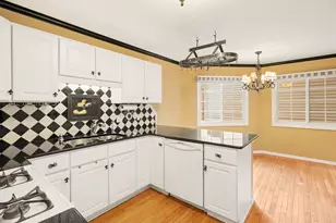 306 Pineknoll Ct, Brighton, MI 48116 - Photo 5