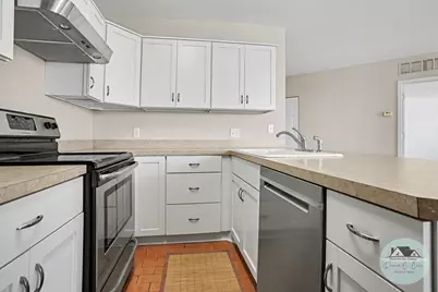 297 W Clay Avenue #411, Muskegon, MI 49440 - Photo 7