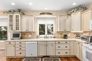 4911 Faringdom Grove Dr, Hudsonville, MI 49426 - Photo 5