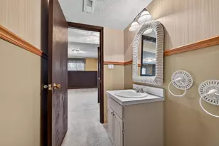 37542 Whitney Dr, Wayne, MI 48184 - Photo 19