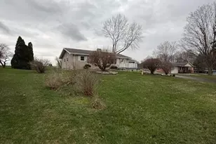 5586 Wendzel Dr, Coloma, MI 49038 - Photo 3