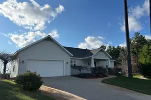 1921 Pineridge Dr, Hastings, MI 49058 - Photo 5