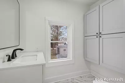 319 N Rowe Street, Ludington, MI 49431 - Photo 15