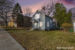 319 N Rowe St, Ludington, MI 49431 - Photo 29