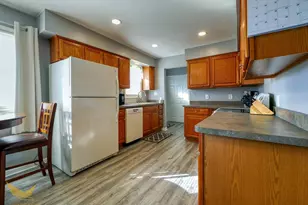 37844 Maplehill St, Harrison Township, MI 48045 - Photo 5