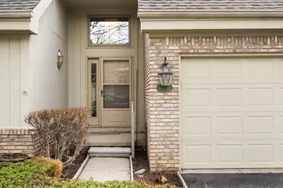 36482 Lochdale, Farmington Hills, MI 48335 - Photo 3