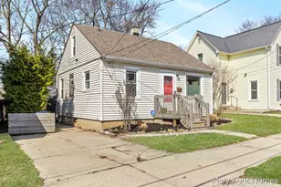 1319 Ashland Ave NE, Grand Rapids, MI 49505 - Photo 3
