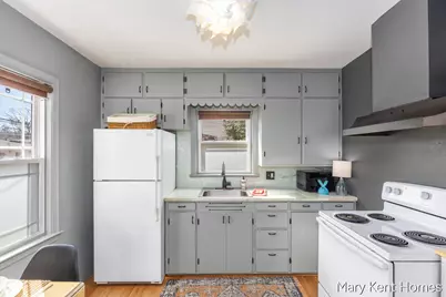 1319 Ashland Avenue NE, Grand Rapids, MI 49505 - Photo 5