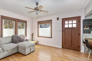 1319 Ashland Ave NE, Grand Rapids, MI 49505 - Photo 9