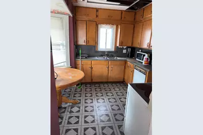 1810 Lindbergh Street, Wyandotte, MI 48192 - Photo 3