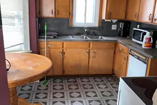 1810 Lindbergh St, Wyandotte, MI 48192 - Photo 3