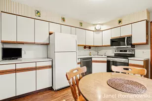 1317 Suncrest Dr NE, Grand Rapids, MI 49525 - Photo 9