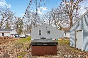 907 Wilson Ave, Norton Shores, MI 49441 - Photo 13