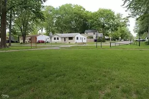 655 Robinwood Dr, Troy, MI 48083 - Photo 43