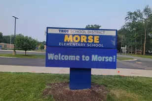 655 Robinwood Dr, Troy, MI 48083 - Photo 45