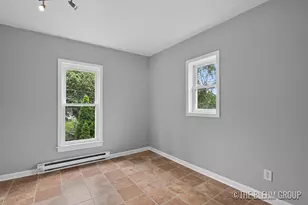 727 Emerald Ave NE, Grand Rapids, MI 49503 - Photo 7