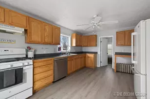 727 Emerald Ave NE, Grand Rapids, MI 49503 - Photo 9