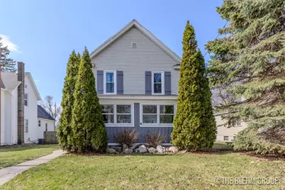 727 Emerald Avenue NE, Grand Rapids, MI 49503 - Photo 1