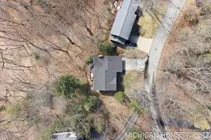 136 Crescent Dr, Grand Haven, MI 49417 - Photo 29