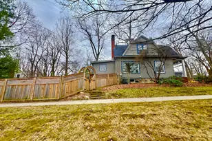 135 Budlong St, Hillsdale, MI 49242 - Photo 9