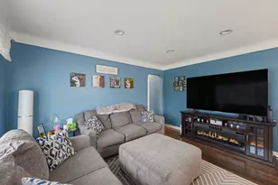 10061 Seltzer St, Livonia, MI 48150 - Photo 5