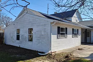 5587 E Karen Ct, Stevensville, MI 49127 - Photo 7