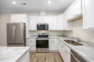 2221 Watertown Way NE, Grand Rapids, MI 49505 - Photo 7