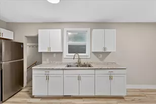 947 Crescent St NE, Grand Rapids, MI 49503 - Photo 17