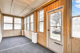 947 Crescent St NE, Grand Rapids, MI 49503 - Photo 3