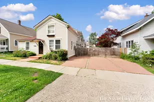 209 Clinton Ave, Grand Haven, MI 49417 - Photo 7